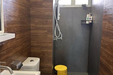 CONDOMINIUM OCEAN PALMS(PERMATA IDAMAN)