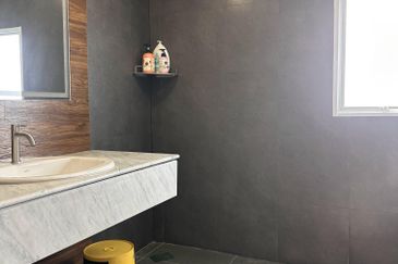 CONDOMINIUM OCEAN PALMS(PERMATA IDAMAN)