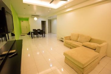 CONDOMINIUM OCEAN PALMS(PERMATA IDAMAN)