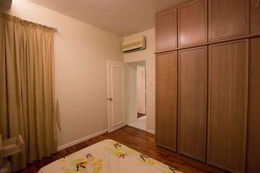 CONDOMINIUM OCEAN PALMS(PERMATA IDAMAN)