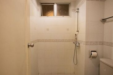 CONDOMINIUM OCEAN PALMS(PERMATA IDAMAN)