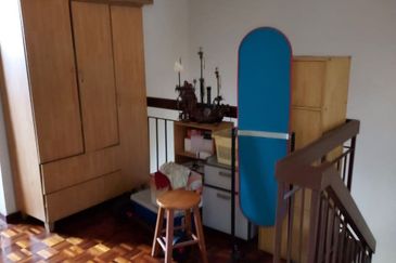 Jalan Aman Putra 1/3