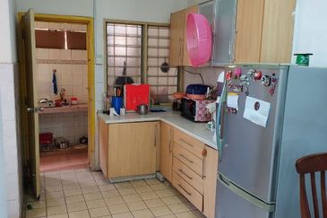 Jalan Aman Putra 1/3