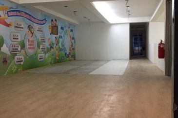 3 Storey Shop BSP 5 Bandar Saujana Putra