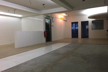 3 Storey Shop BSP 5 Bandar Saujana Putra
