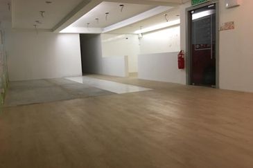 3 Storey Shop BSP 5 Bandar Saujana Putra