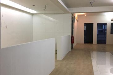 3 Storey Shop BSP 5 Bandar Saujana Putra