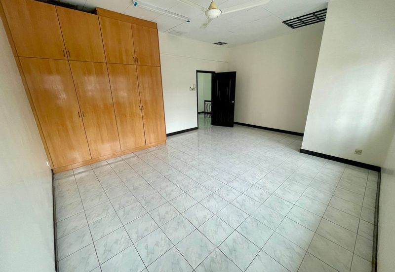 2 storey terraced house Kota Kemuning 