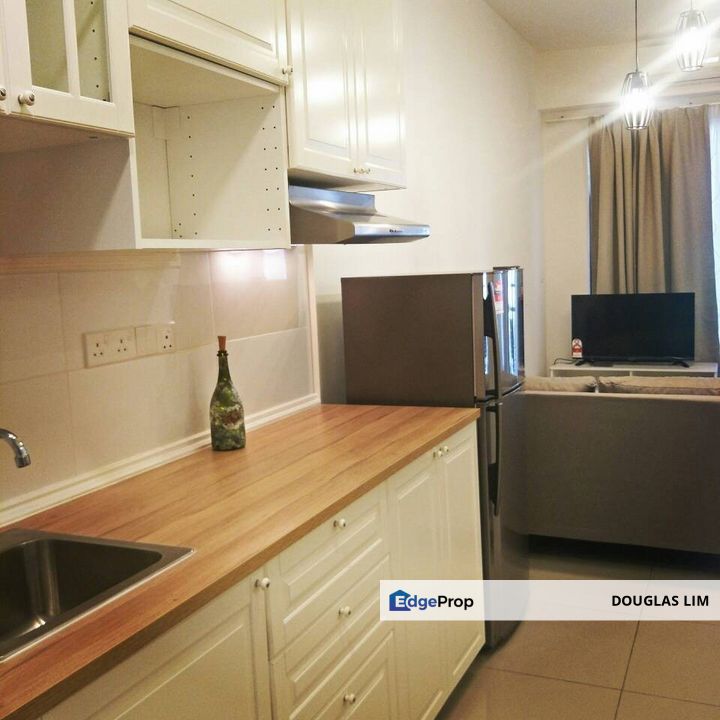 Utropolis Studio Suites Full furnished with 1 bedroom, Selangor, Glenmarie