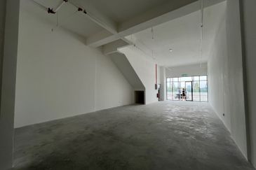 3 storey shop Gamuda Cove Banting Splash Mania May Bay 