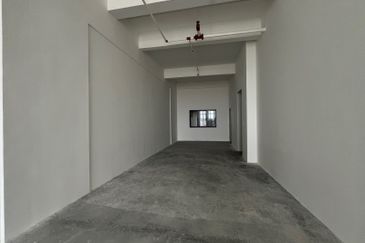 3 storey shop Gamuda Cove Banting Splash Mania May Bay 