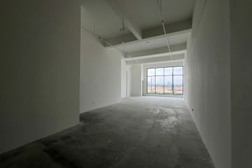 3 storey shop Gamuda Cove Banting Splash Mania May Bay 