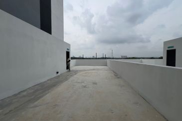 3 storey shop Gamuda Cove Banting Splash Mania May Bay 