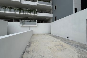 3 storey shop Gamuda Cove Banting Splash Mania May Bay 