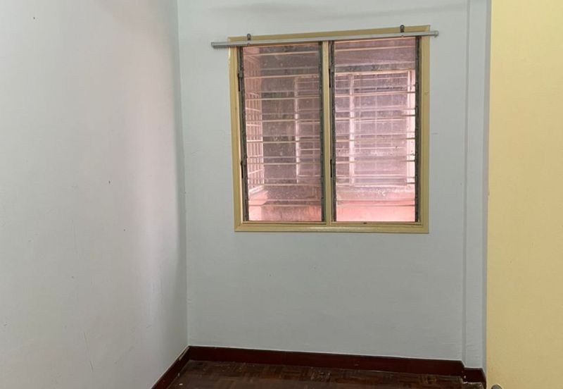 Dahlia Apartment, Putra Perdana