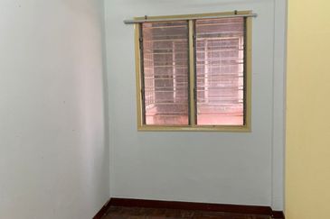 Dahlia Apartment, Putra Perdana