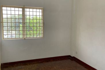 Dahlia Apartment, Putra Perdana