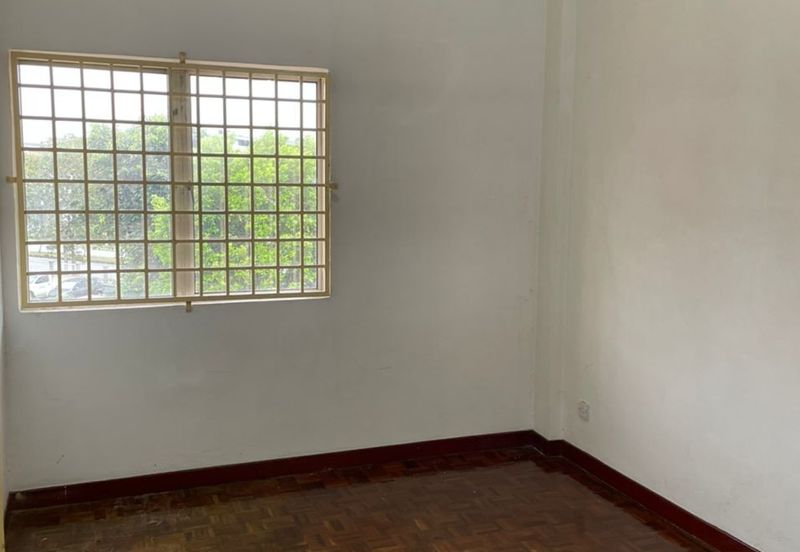 Dahlia Apartment, Putra Perdana