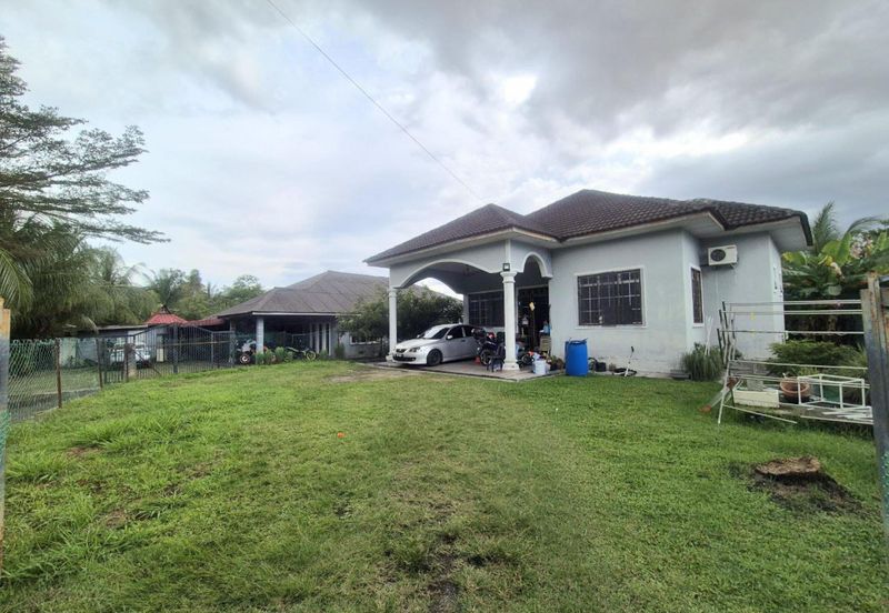 [Spacious & Strategic Home] 1 Storey Banglo House  Kg Melayu Sri Kundang, Kundang Rawang