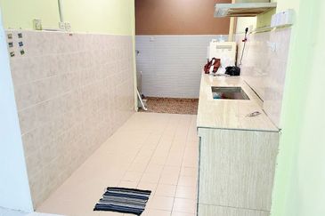 Sri Puteri (Earls Court), Ukay Perdana