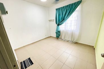 Sri Puteri (Earls Court), Ukay Perdana