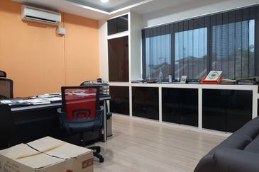  FULL RENOVATED OFFICE LOT AT AMBER BUSINESS PLAZA CHERAS
