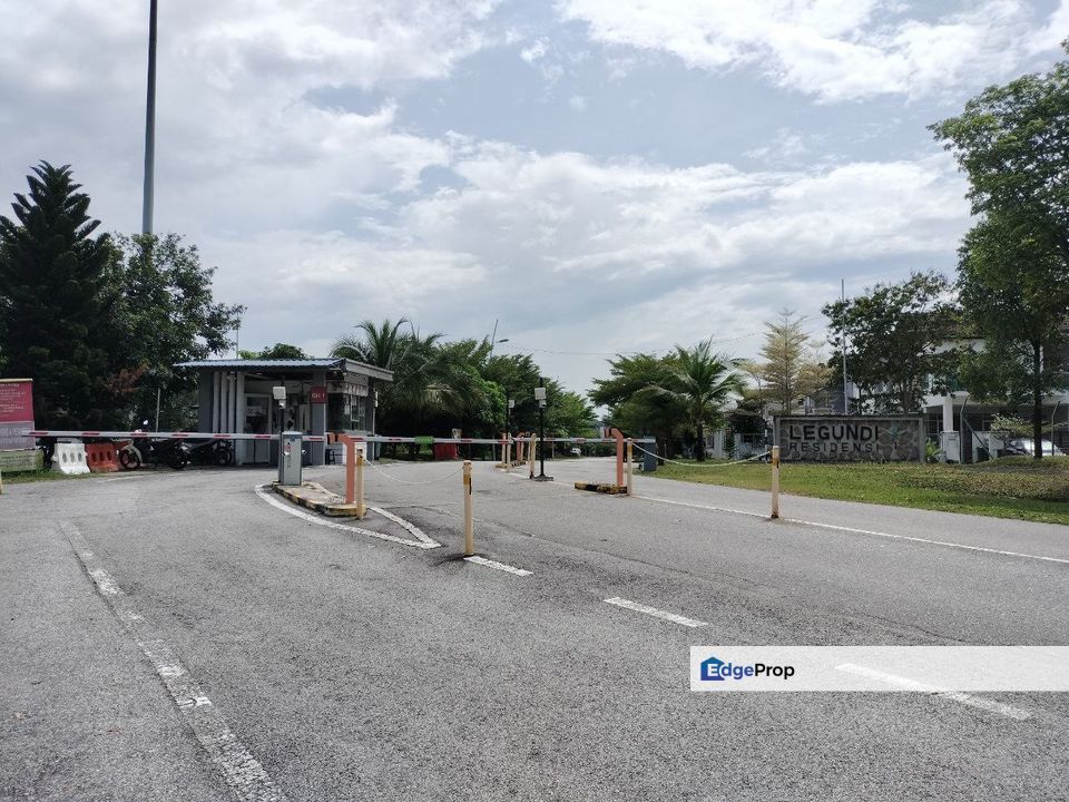 Semi-D Double Storey Legundi Residensi Bandar Seri Putra Bangi , Selangor, Kajang