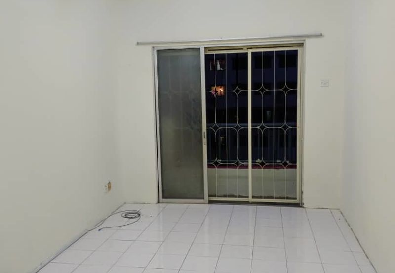 Vista Pinggiran, Taman Pinggiran Putra