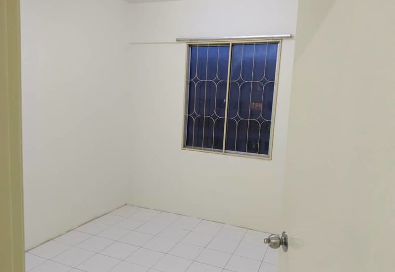 Vista Pinggiran, Taman Pinggiran Putra