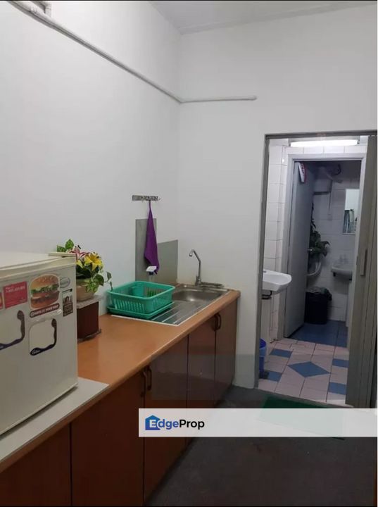 Partly Fitted Office, with Lift, 24-hrs security, near LRT station, Selangor, Subang Jaya