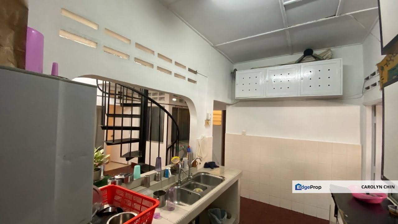 Bangsar Park. Basic 1.5 storey link house on Jalan Limau Kasturi, , Kuala Lumpur, Bangsar