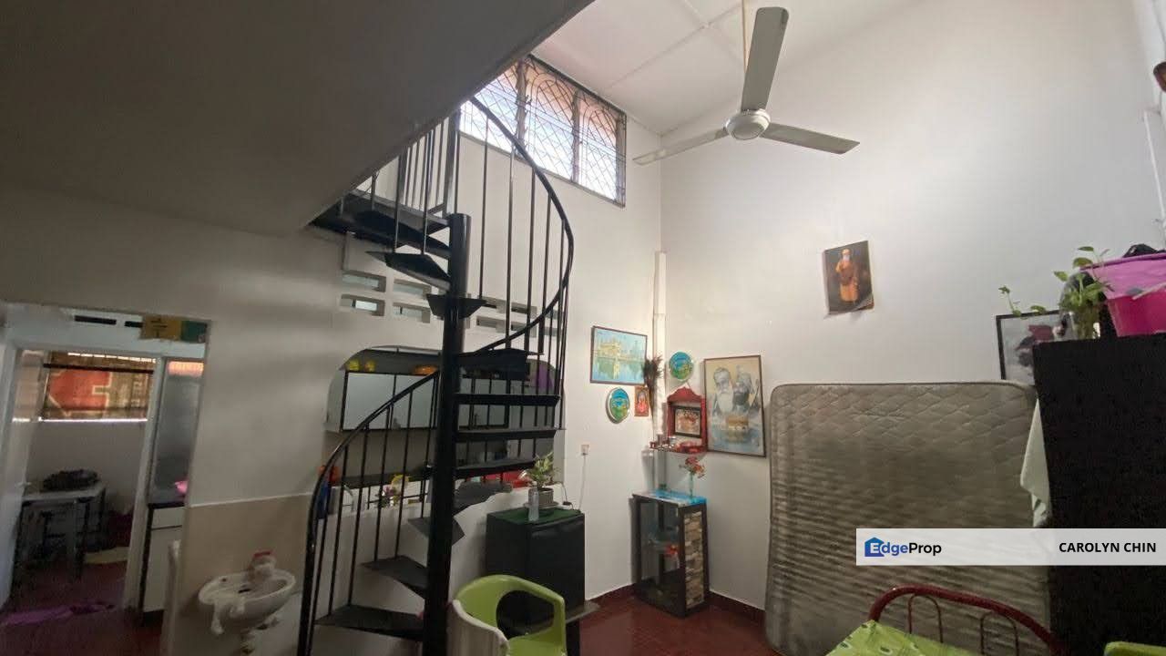 Bangsar Park. Basic 1.5 storey link house on Jalan Limau Kasturi, , Kuala Lumpur, Bangsar