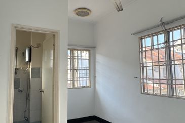 Jalan Putra Permai 10/1 D