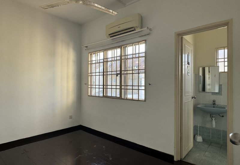 Jalan Putra Permai 10/1 D