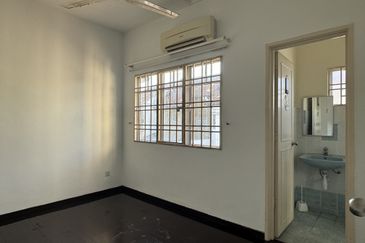 Jalan Putra Permai 10/1 D