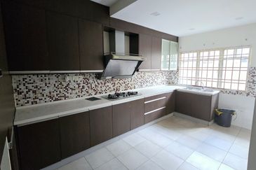 Jalan Putra Permai 10/1 D