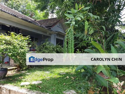 Basic 1.5 storey bungalow with large garden @ Section 6 Petaling Jaya., Selangor, Petaling Jaya