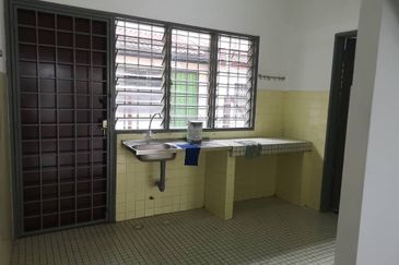 Renovated intermediate lot Freehold double storey in SS19 Subang Jaya