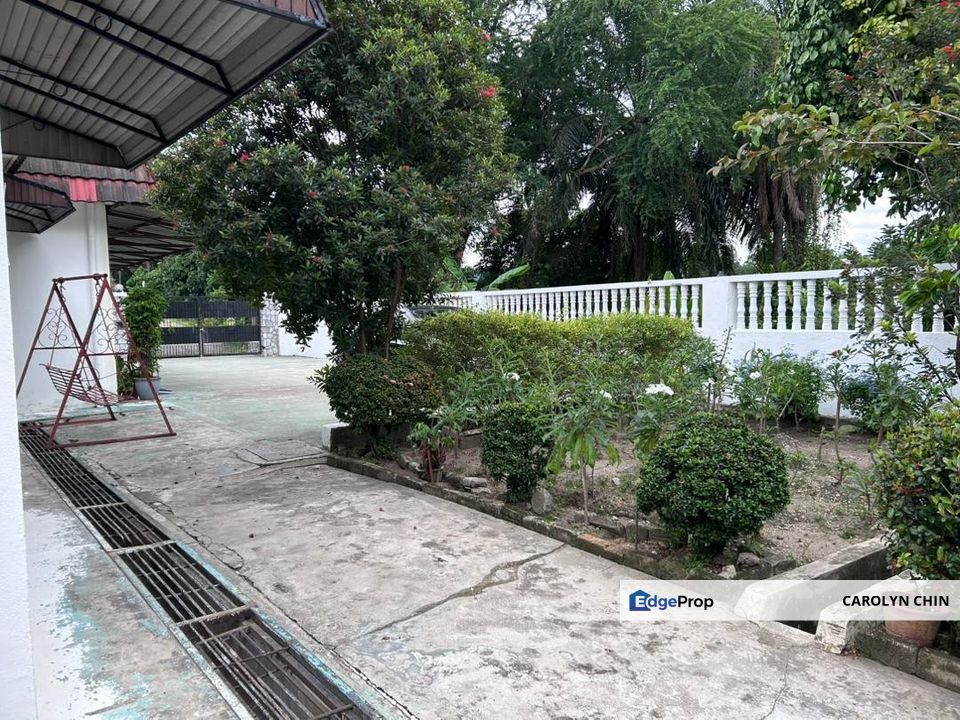 Basic Single Storey Bungalow for Sale @ Section 11 Petaling Jaya., Selangor, Petaling Jaya