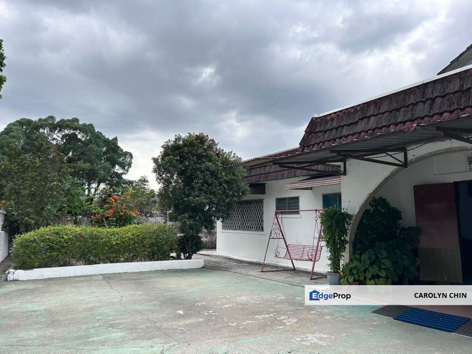 Basic Single Storey Bungalow for Sale @ Section 11 Petaling Jaya., Selangor, Petaling Jaya