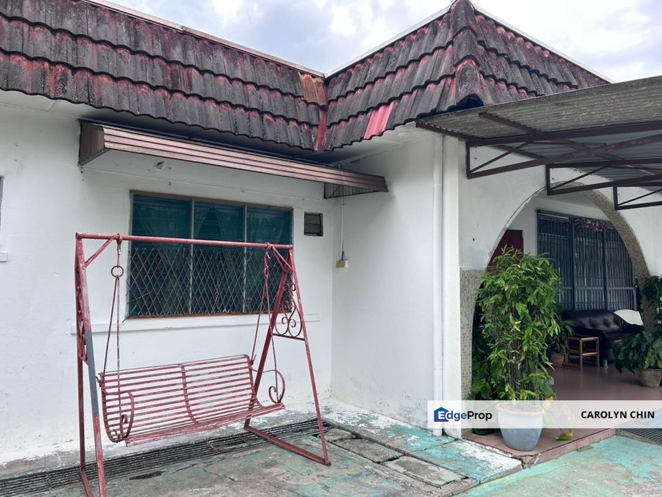 Basic Single Storey Bungalow for Sale @ Section 11 Petaling Jaya., Selangor, Petaling Jaya