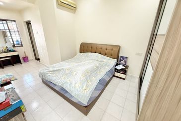 Jalan Timur, Nusajaya Mas