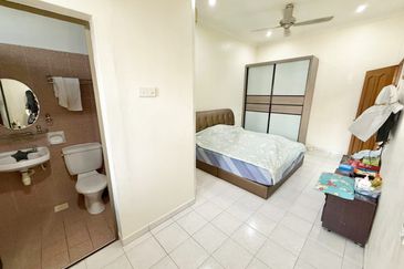 Jalan Timur, Nusajaya Mas