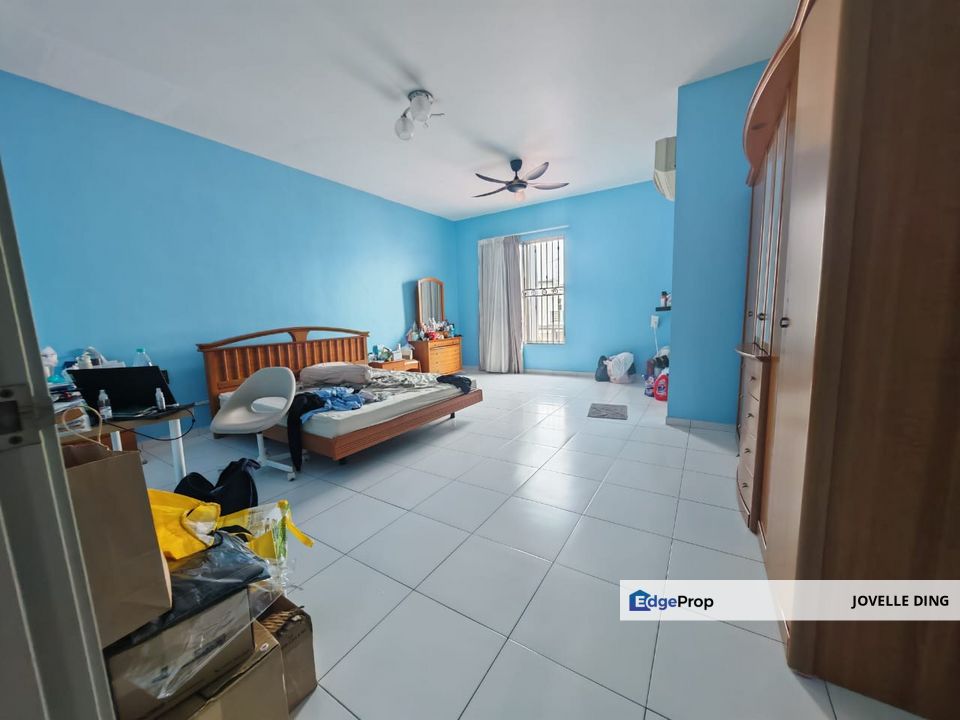 Setia Tropika 5 Renovated 22x80 Spacious Master bedroom Indoor Carpark, Johor, Johor Bahru