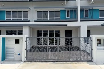 FACING OPEN ARINA SERENIA CITY 