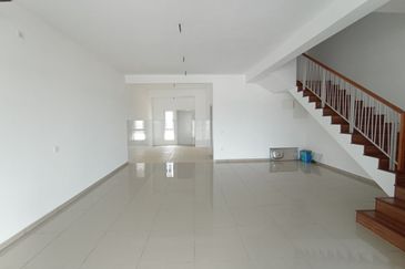 FACING OPEN ARINA SERENIA CITY 