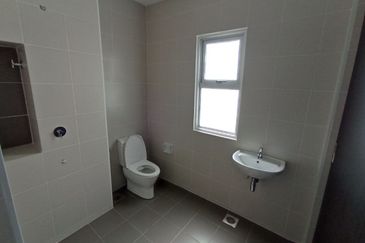 FACING OPEN ARINA SERENIA CITY 