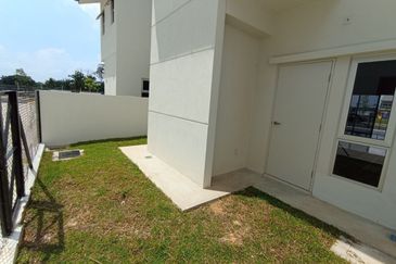 FACING OPEN ARINA SERENIA CITY 