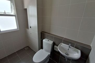 FACING OPEN ARINA SERENIA CITY 