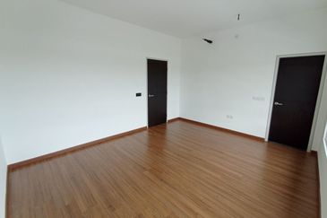 FACING OPEN ARINA SERENIA CITY 